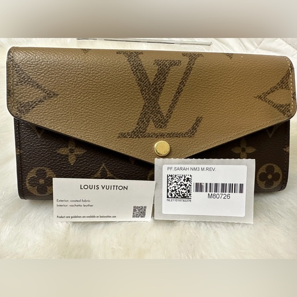LOUIS VUITTON
Reverse Monogram Sarah Wallet - Picture 7 of 9